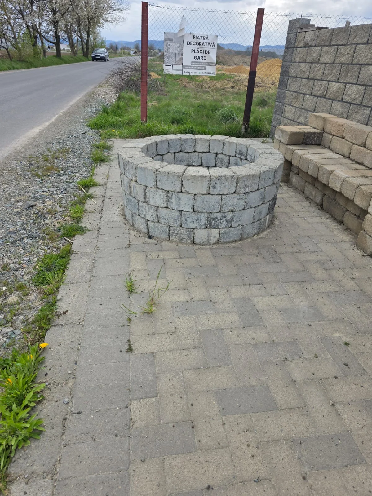 Amenajare circulară din elemente de beton